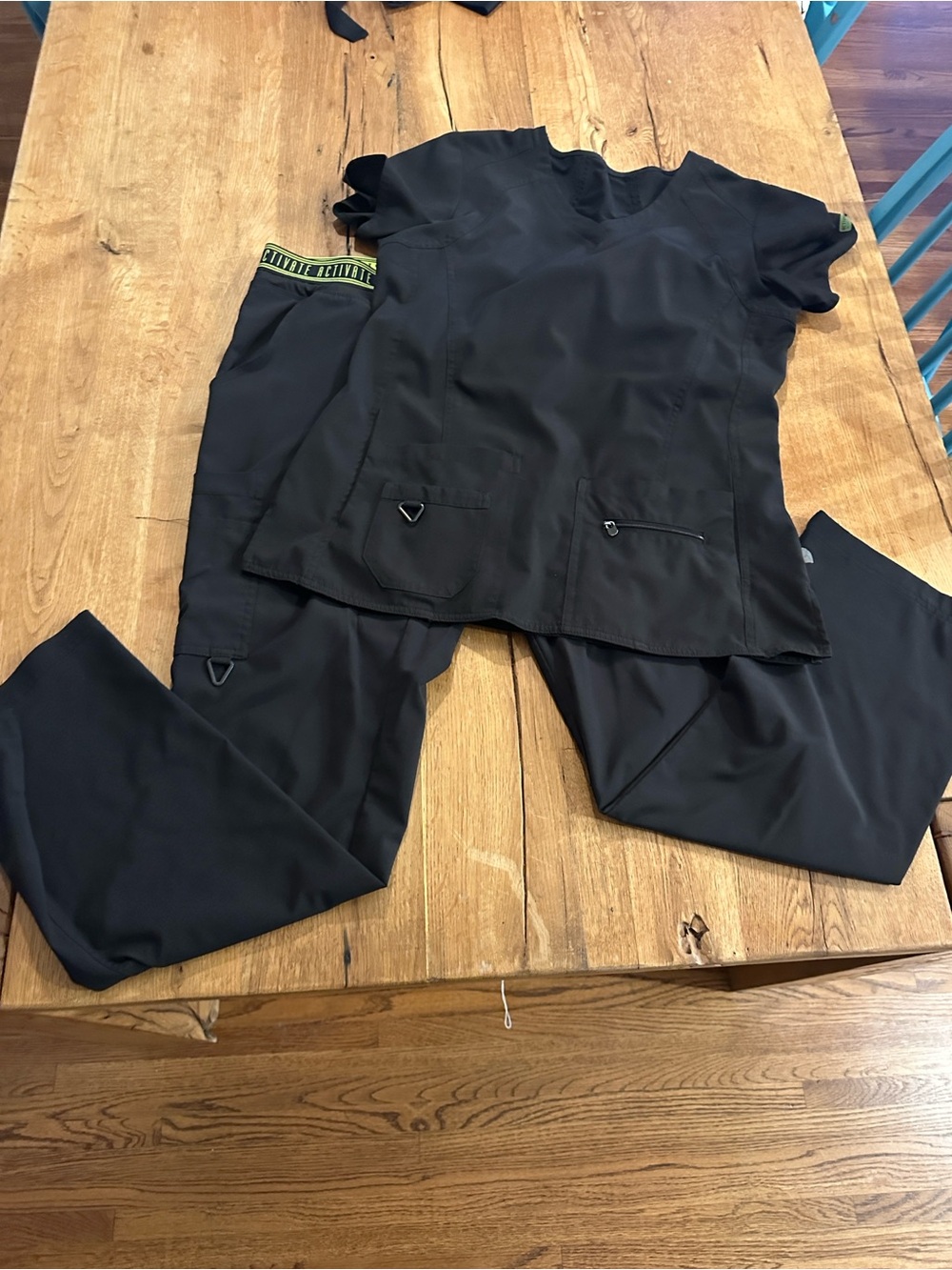 Med Coutour Activate scub set
